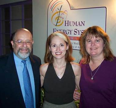 Il Prof. Schwartz con le Medium Allison e Laurie